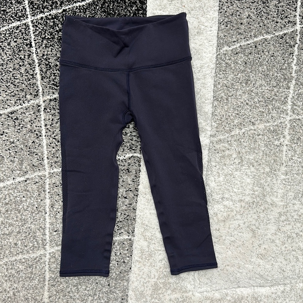 LULULEMON CROPPED LEGGINGS SIZE 4